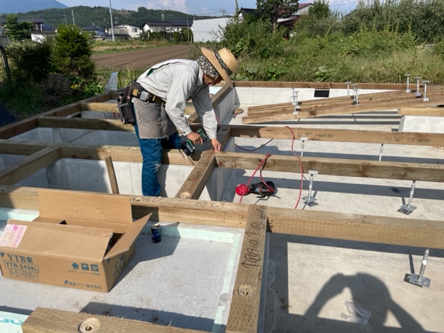 飯綱町の現場　土台敷き