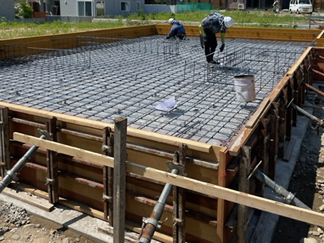 中野市二世帯住宅　新築現場　基礎鉄筋組み